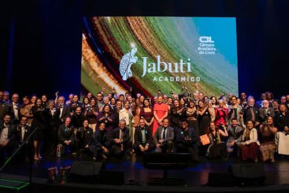 cerimonia-em-sao-paulo-revela-vencedores-do-3o-premio-jabuti-academico