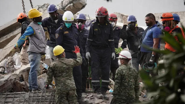 bebe-de-3-meses-resgatado-dos-escombros-na-colombia.-mae-ainda-soterrada