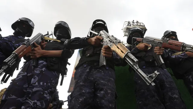 huthis-atacam-refinaria-saudita-perto-da-fronteira-com-iemen