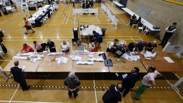 lider-populista-britanico-farage-reivindica-reeleicao-como-deputado