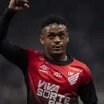 jogador-do-athletico-pr-e-condenado-a-13-anos-por-estupro-em-1a-instancia