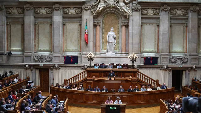 livre,-pcp-e-be-reunem-10-deputados-para-escrutinar-a-psu