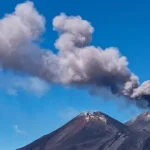 cinzas-do-vulcao-etna-mantem-encerrado-aeroporto-italiano-de-catania