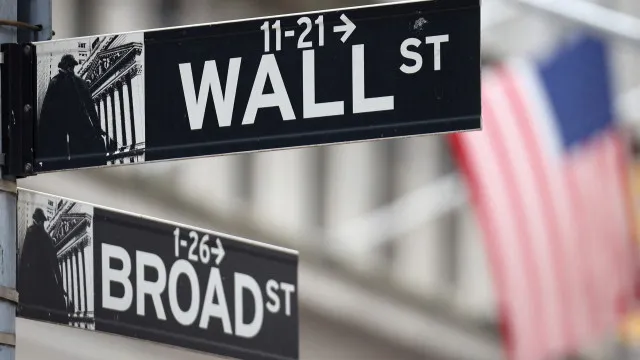 wall-street-fecha-em-baixa-com-sinais-de-abrandamento-da-economia-dos-eua