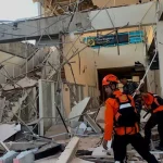 sismo-de-magnitude-7,7-faz-pelo-menos-20-mortos-na-indonesia