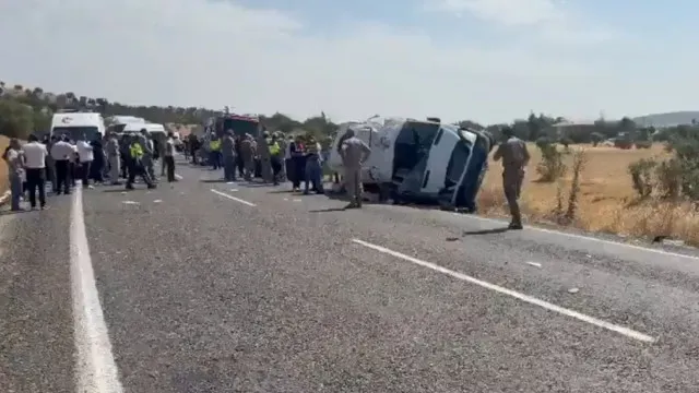 cinco-mortos-e-12-feridos-em-acidente-de-miniautocarro-na-turquia