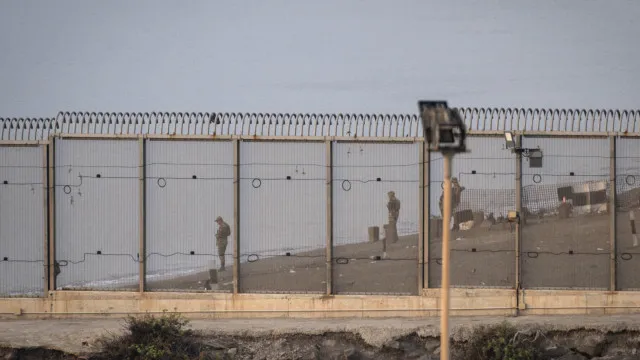 marrocos-trava-entrada-de-centenas-de-migrantes-em-ceuta