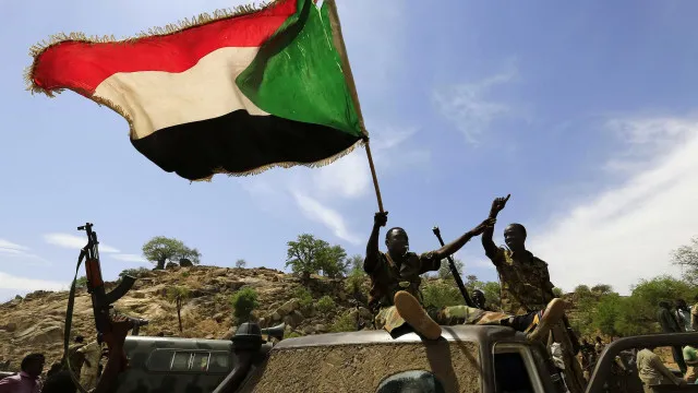 sudao:-lider-militar-e-do-governo-reune-se-com-delegacao-da-uniao-africana