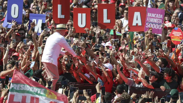lula-abre-campanha-e-recupera-simbolos-de-50-anos-de-vida-publica