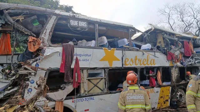 pelo-menos-dez-mortos-em-despiste-de-autocarro-no-rio-de-janeiro