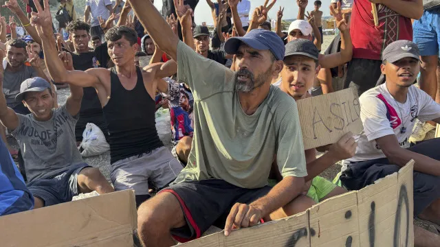 mais-de-100-migrantes-em-ceuta-em-greve-de-fome-na-praia-do-trampolin