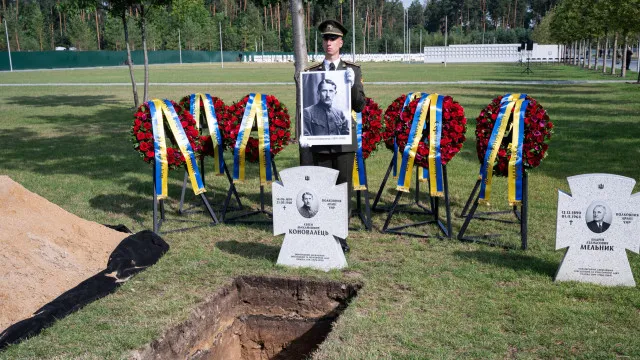 restos-mortais-de-nacionalista-yevhen-konovalets-sepultados-hoje-em-kyiv