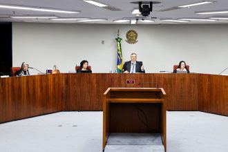 dino-e-moraes-defendem-rediscutir-dispensa-de-diploma-para-jornalista