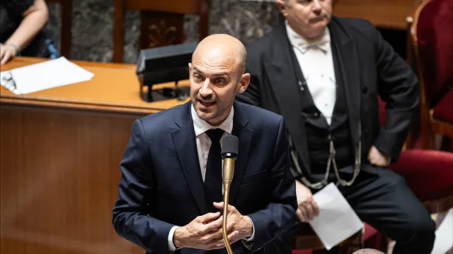 franca-expulsa-dois-diplomatas-iranianos-em-resposta-a-medida-de-teerao