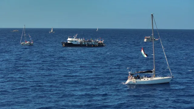 flotilha-parte-para-ilha-albanesa-cobicada-pela-familia-trump