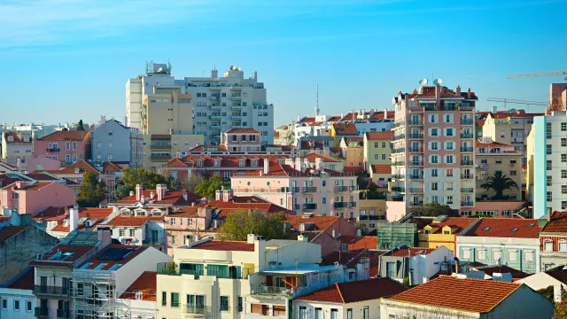 familias-gastam-82%-do-salario-na-renda-e-76%-na-compra-de-casa
