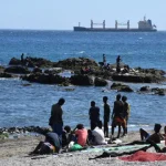 ceuta-suspende-limpeza-em-praia-apos-regresso-de-500-migrantes