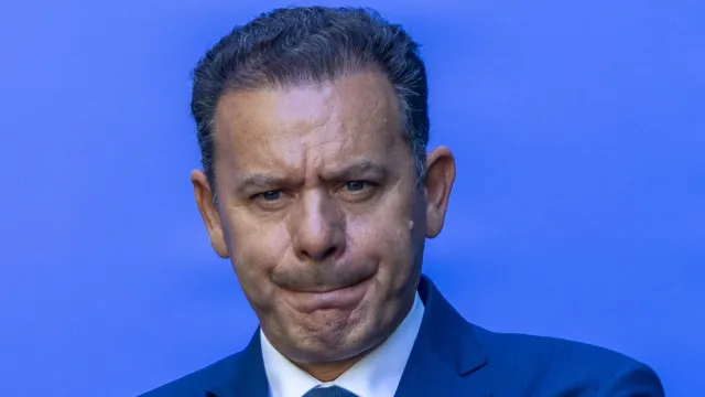 estado-paga-premio-de-55-milhoes-ao-dono-da-zara-para-reentrar-na-ren