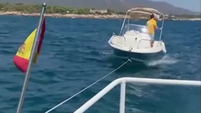 tres-pessoas-resgatadas-(incluindo-bebe)-de-barco-avariado-em-terragona