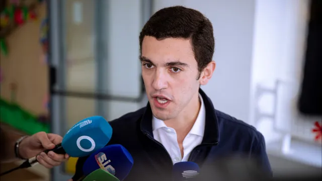 bugalho-aponta-“hipocrisia”-ao-ps-e-garante:-“neves-nao-e-um-problema”