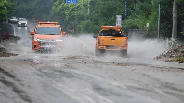 china-emite-alerta-devido-as-chuvas-torrenciais-associadas-ao-tufao-narra