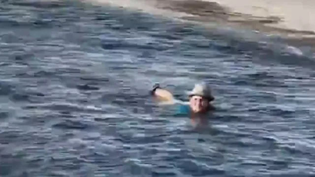 mulher-filmada-a-flutuar-no-rio-los-angeles.-“gta-da-vida-real”