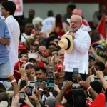 lula-e-flavio-bolsonaro-realizam-comicios-simultaneos-no-rio-de-janeiro