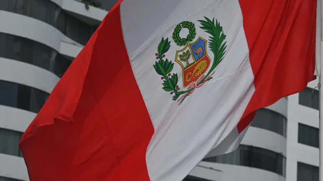 justica-do-peru-renova-mandado-de-captura-de-ex-primeira-ministra-exilada