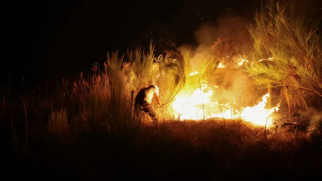 incendio-florestal-no-nevada-obriga-a-evacuacao-de-14.000-casas