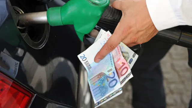 combustiveis:-governo-nega-“taxa-ilegal”,-mas-parte-do-isp-rende-a-ip