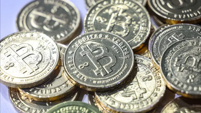 bitcoin-sobe-quase-3%-e-aproxima-se-dos-80.000-dolares