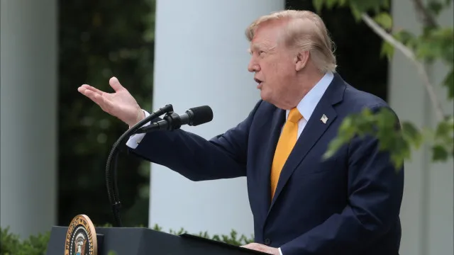 donald-trump-reage-a-morte-de-dolly-parton:-“o-mundo-ama-te”