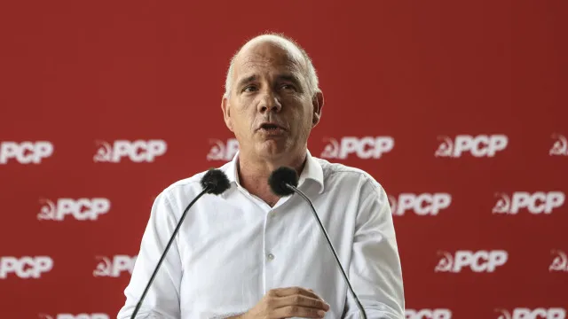 ferrovia:-pcp-acusa-governo-de-negocio-com-privados-com-dinheiro-publico