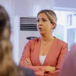 “enquanto-mulher-pensar-que-roupa-usa,-faltam-e-feministas-mais-ativas”