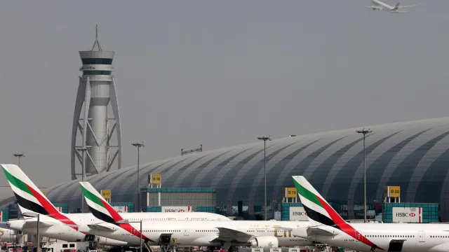 numero-de-passageiros-no-aeroporto-do-dubai-cai-31,3%-no-1.o-semestre