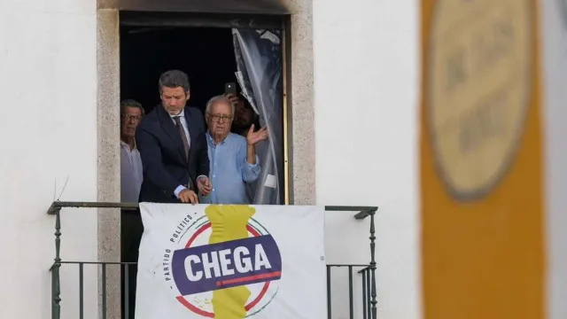“fogo-posto”.-sede-do-chega-em-evora-com-novo-foco-de-incendio