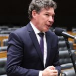 hugo-motta-indica-presidente-da-comissao-da-mp-da-taxa-das-blusinhas