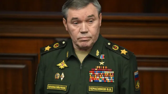 chefe-de-estado-maior-russo-inspecionou-frentes-de-combate-no-donetsk