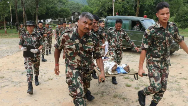nepal:-exercito-resgata-123-pessoas-com-vida-apos-cheias,-29-estrangeiras