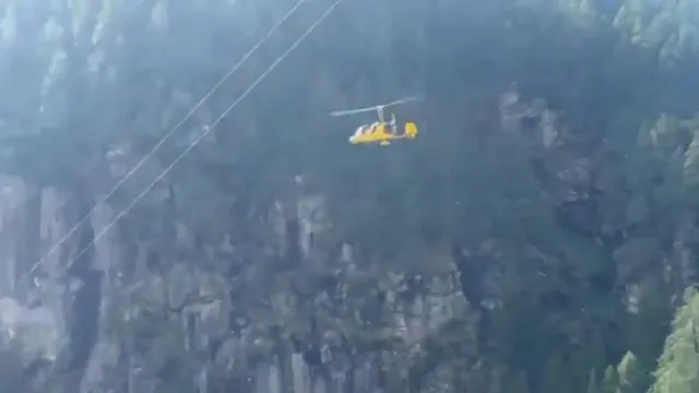 helicoptero-colide-com-cabos,-arde-e-cai-em-italia.-momento-foi-filmado