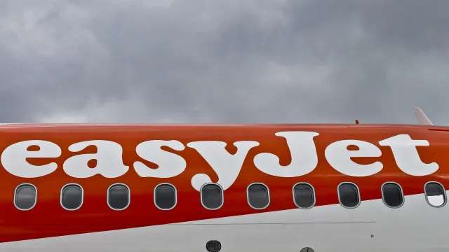 “zero-respostas”.-easyjet-cancela-voo-para-porto,-muitos-esperam-solucao