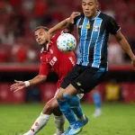 inter-e-gremio-empatam-em-classico-com-43-faltas-e-polemica-de-arbitragem