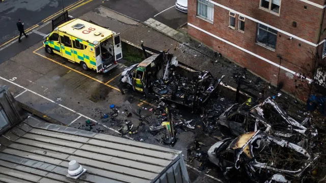 quatro-jovens-britanicos-admitem-incendio-de-ambulancias-judaicas