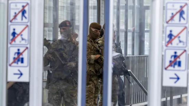 belgica-mobiliza-militares-e-policias-em-resposta-a-tiroteios-em-bruxelas