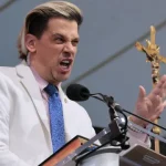 provocador-britanico-de-extrema-direita-milo-yiannopoulos-detido-pelo-ice
