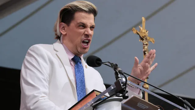 provocador-britanico-de-extrema-direita-milo-yiannopoulos-detido-pelo-ice