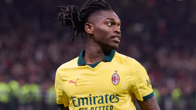 rafael-leao-confirma-saida-do-ac-milan-e-confessa:-“chorei,-muito”