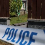 irlanda-do-norte:-menina-gravemente-ferida-encontrada-junto-a-homem-morto