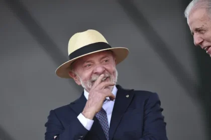 brasil:-eleicoes-com-ex-futebolistas,-atores-e-sosias-de-lula-e-bolsonaro