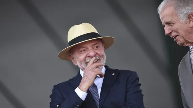 brasil:-eleicoes-com-ex-futebolistas,-atores-e-sosias-de-lula-e-bolsonaro